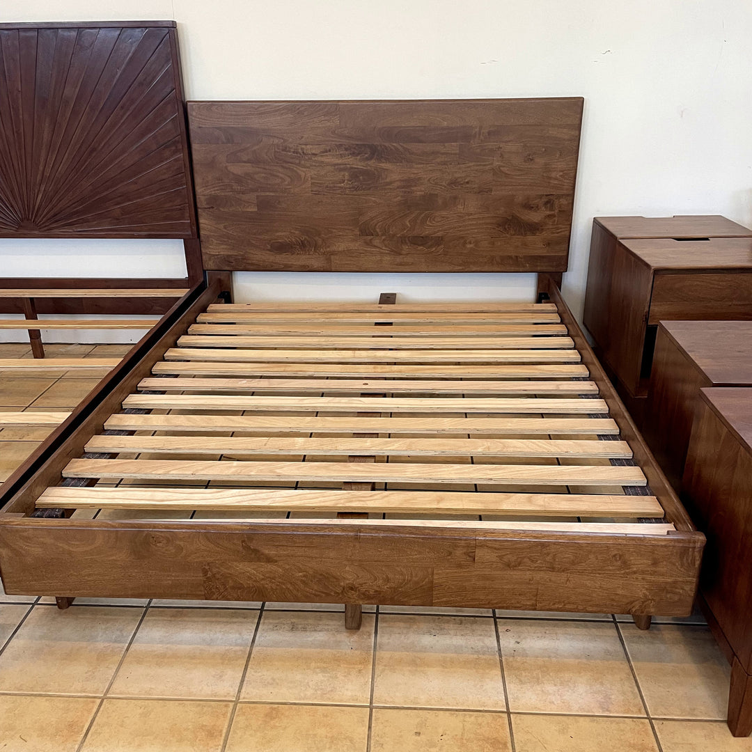 Ashley Bed Queen - Sample